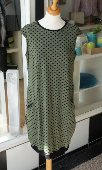 Jerseykleid mit tiefsitzenden Taschen