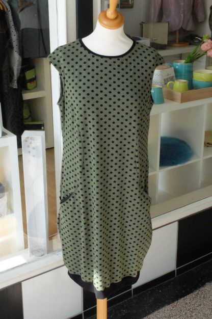 Jerseykleid mit tiefsitzenden Taschen