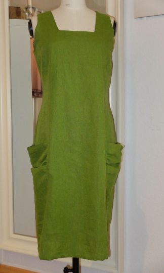 Leinenkleid m. gerafften Taschen