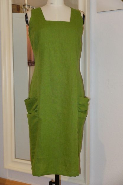 Leinenkleid m. gerafften Taschen