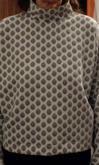 Pullover mit Punkten