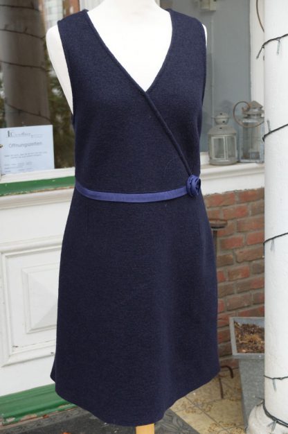 Walkloden-Trägerkleid mit Blüte
