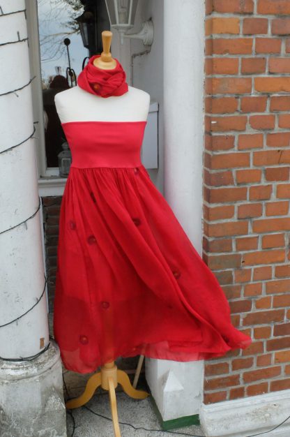 Rotes Seidenkleid - Image 3