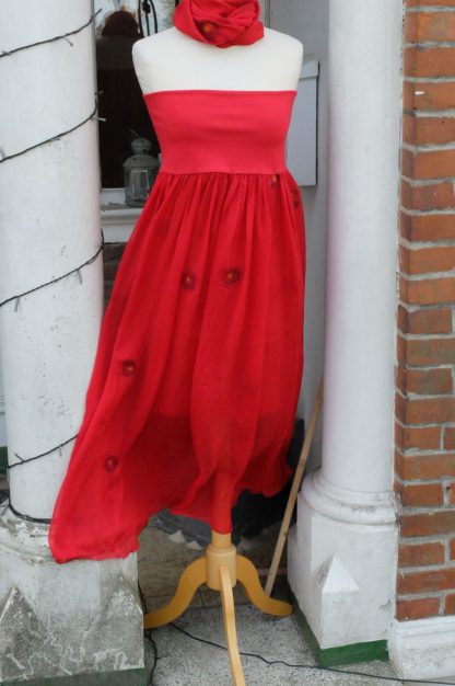 Rotes Seidenkleid - Image 2